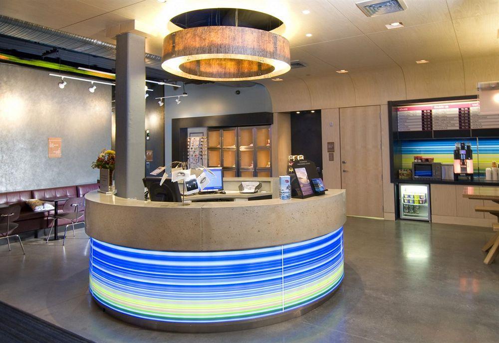 Aloft Chesapeake Hotel Interior foto